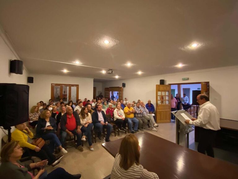 Alberto Sánchez encabeza una candidatura renovada con la que el PSOE aspira a renovar la confianza de las vecinas y vecinos de Arenas de San Juan