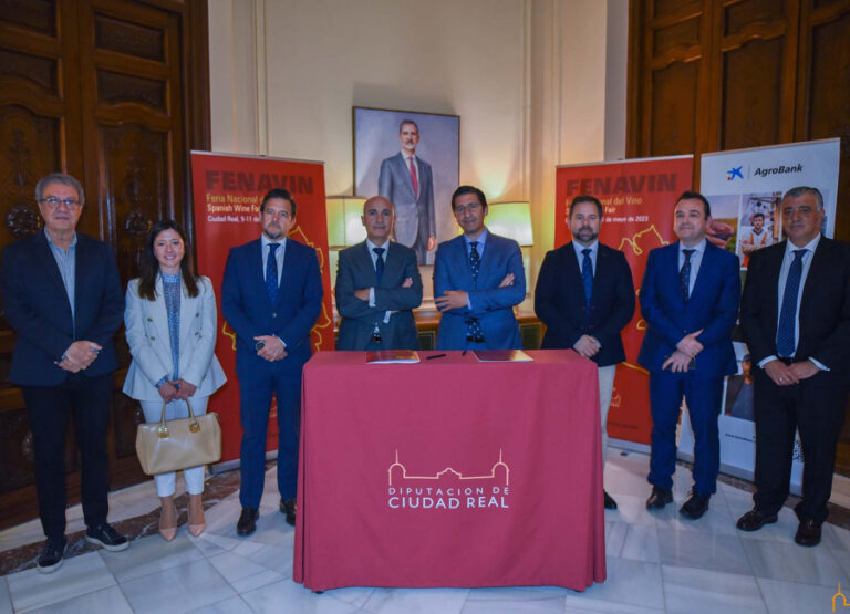 CaixaBank y FENAVIN renuevan su acuerdo para contribuir al desarrollo económico y social de la provincia de Ciudad Real
