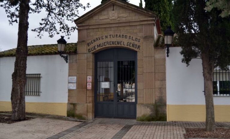 Detenidas dos personas en Daimiel por hurtos en los panteones del cementerio