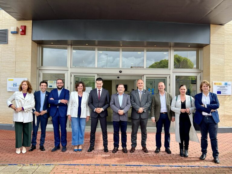 El ministro de Industria alaba la implicación de Muñiz (PSOE) por la implantación de proyectos de hidrógeno verde en Puertollano