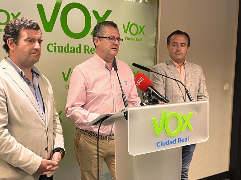 Dueñas (Vox) ofrece en Ciudad Real su modelo agrario en CyL, desde modernizar regadíos hasta mejorar la incorporación de jóvenes