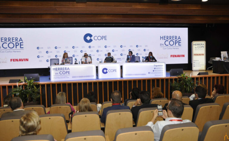 Caballero lanza en Herrera en la Cope un mensaje de autoestima de Ciudad Real como una provincia con gran capacidad para convertir en negocio su esencia vinatera