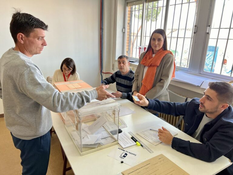 La participación sube un 1,1% en Puertollano hasta las 14.00 horas y se sitúa en el 34,04%