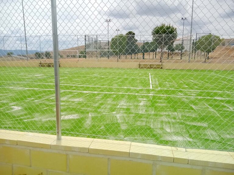 A propósito de la recién reformada pista polideportiva de Hinojosas de Calatrava