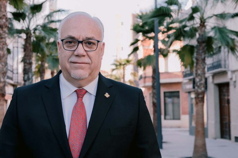 Nieva (PSOE) promete plan de empleo y un millón de m2 de suelo industrial si revalida la Alcaldía de Manzanares