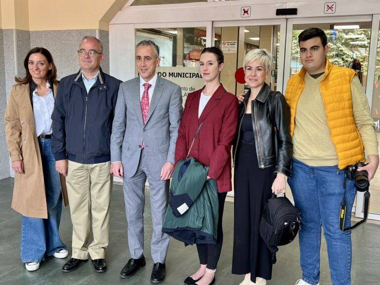 Ruiz (PP) promete arreglar la climatización del mercado municipal de Puertollano y convertirlo en un espacio «gastro»