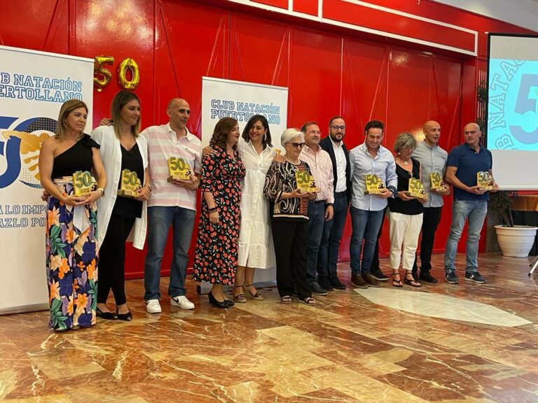 El Gobierno regional felicita al Club Natación Puertollano por su 50 aniversario y destaca el trabajo realizado estos años en favor de este deporte