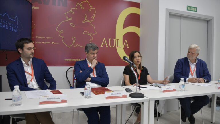 El OEMV reúne en FENAVIN a un panel de expertos para analizar cómo convertir al enoturista extranjero en cliente