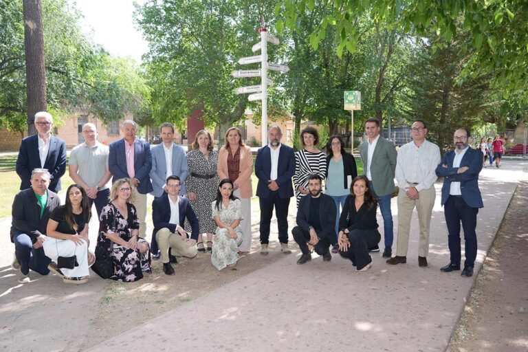 El Gobierno regional pone en valor la guía ‘Paco y Paca’ como herramienta para que el alumnado continúe adquiriendo hábitos de vida saludables