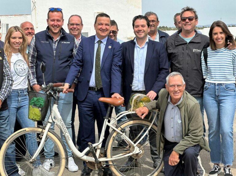 David Triguero presenta junto al consejero de Agricultura las iniciativas que plantea en beneficio de los agricultores y ganaderos de Pozuelo de Calatrava
