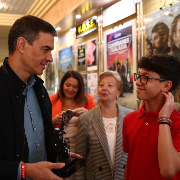 Pedro Sánchez sorprende con una visita a Multicines Ortega de Puertollano