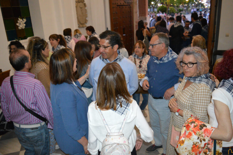 Caballero ensalza en Villanueva de los Infantes a los hombres y mujeres que preservan la tradición de las Cruces de Mayo