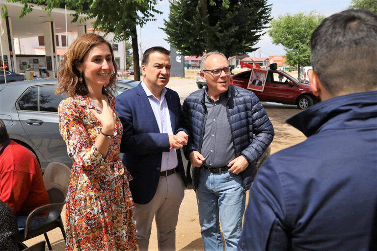 Martínez Arroyo apoya en campaña a los candidatos socialistas a las alcaldías de Cózar y Villanueva de los Infantes, Luis Rico y Pedro Fernández Pacheco