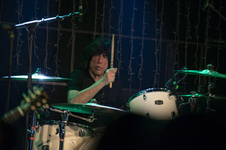 La leyenda del punk Marky Ramone y su banda no hacen prisioneros en Ciudad Real