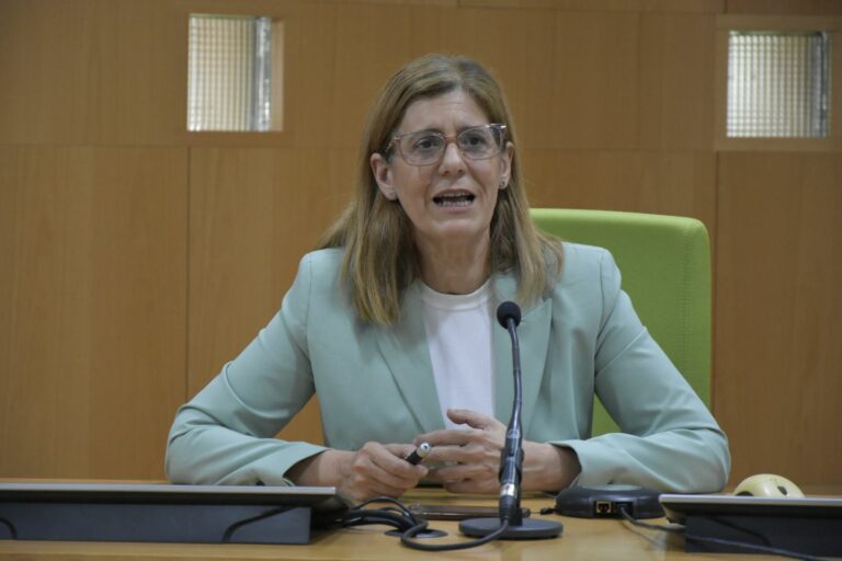 La bioquímica y bióloga Senena Corbalán presenta en la UCLM el programa europeo para el avance de la evaluación de la investigación