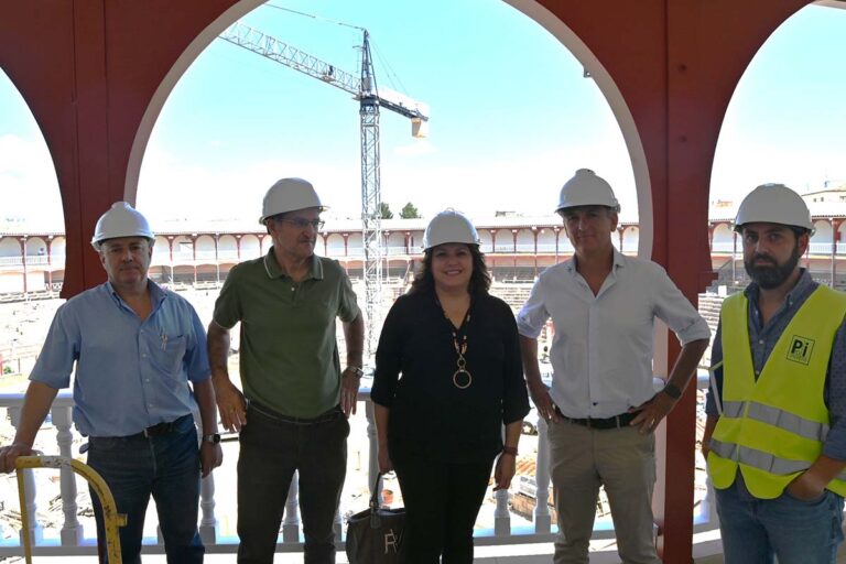 Ciudad Real: De la Flor (Vox), concejal de Festejos, visita las obras de la plaza de toros