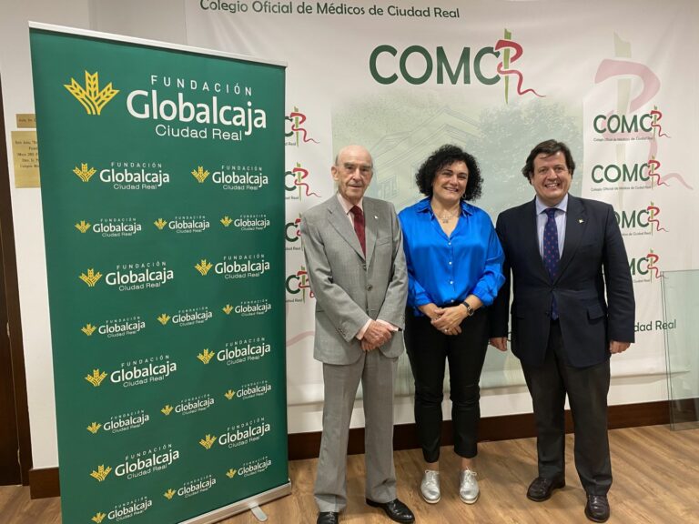 Colegio de Médicos y Fundación Globalcaja renuevan su colaboración para apoyar la formación de los estudiantes de medicina