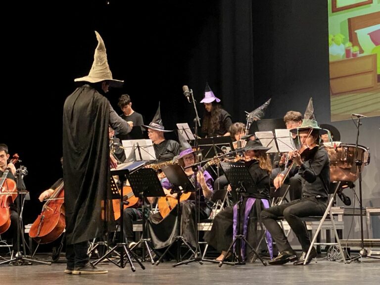 La Escuela Municipal de Alcázar de San Juan brilla en su Festival de Fin de Curso con el mágico musical ‘La Bruja Azafrán’