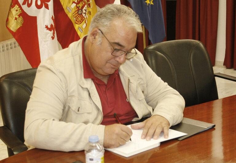 Puertollano: Miguel Antonio Maldonado firmará ejemplares de su libro ‘Rollos jurisdiccionales, horcas y picotas en la provincia de Ciudad Real’, en la caseta de la BAM de la FELIP’38