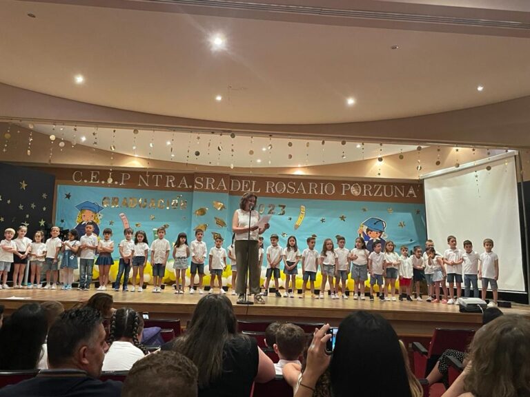 Los alumnos del CEIP Nuestra Señora del Rosario de Porzuna festejan su cambio de ciclo
