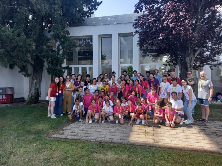 Los infantiles de la Asociación Coros y Danzas Mazantini participaron en la XX edición del Festival Folklórico Nacional “Ciudad de Badajoz” 