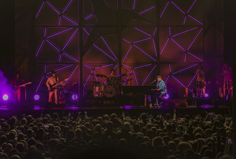 Pablo López da “El abrazo más grande de todos los tiempos” en Ciudad Real