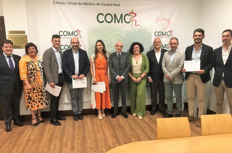 Tres alumnos de la Facultad de Medicina de Ciudad Real reciben las becas de formación para estancias estivales del Colegio de Médicos