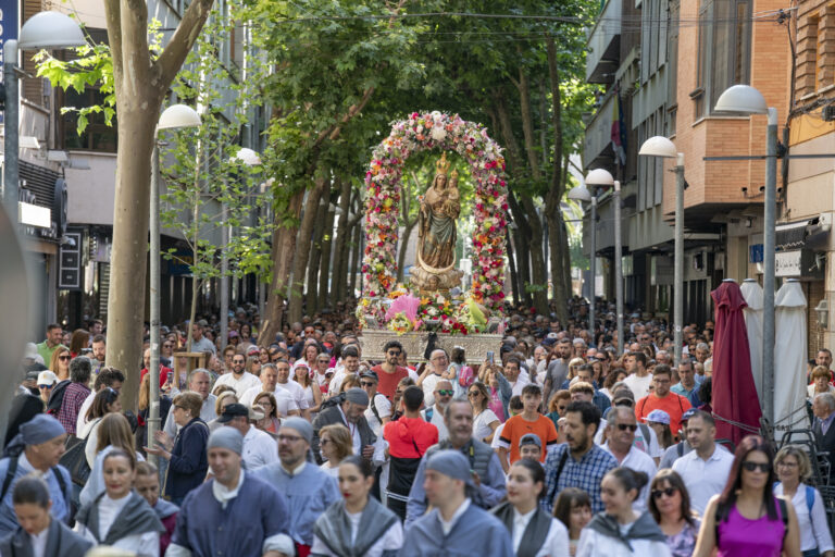 Miles de romeros acompañan a la Virgen de Alarcos