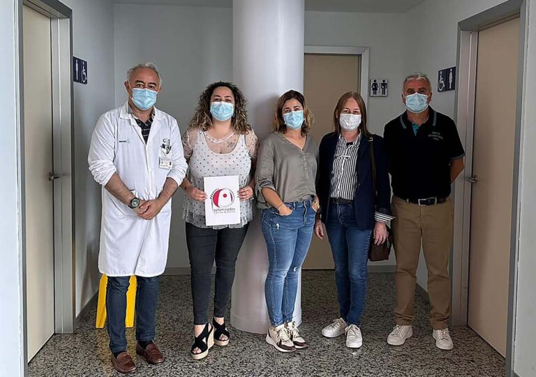 El Hospital General de Tomelloso adapta un cuarto de baño para personas con ostomías