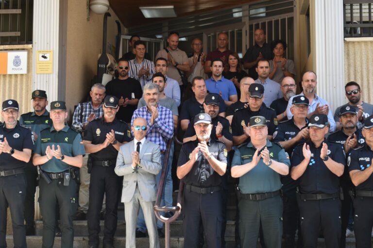 La Policía Nacional guarda un minuto de silencio en todas su dependencias en honor al policía fallecido en Andújar en acto de servicio