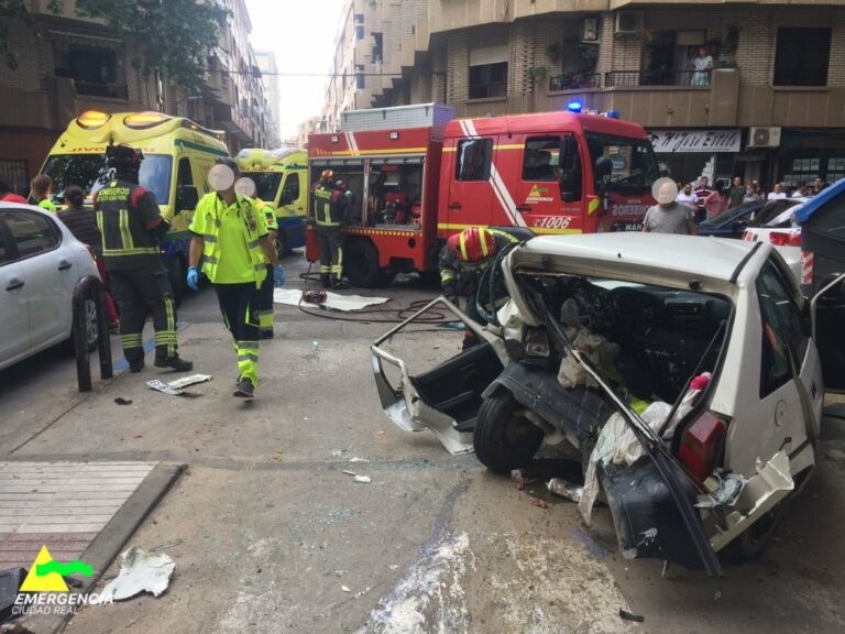 Puertollano: Cuatro heridos en un aparatoso accidente en la calle Ancha
