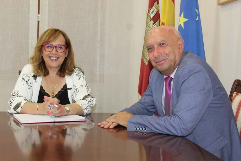 Bienestar Social, Educación y Cultura centran el encuentro entre el alcalde de Aldea del Rey y el Gobierno de Castilla-La Mancha