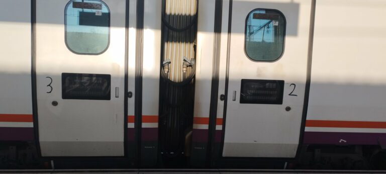 El caos en el servicio de trenes Avant Puertollano-Ciudad Real-Madrid alcanza cotas insostenibles entre la desesperación de los viajeros