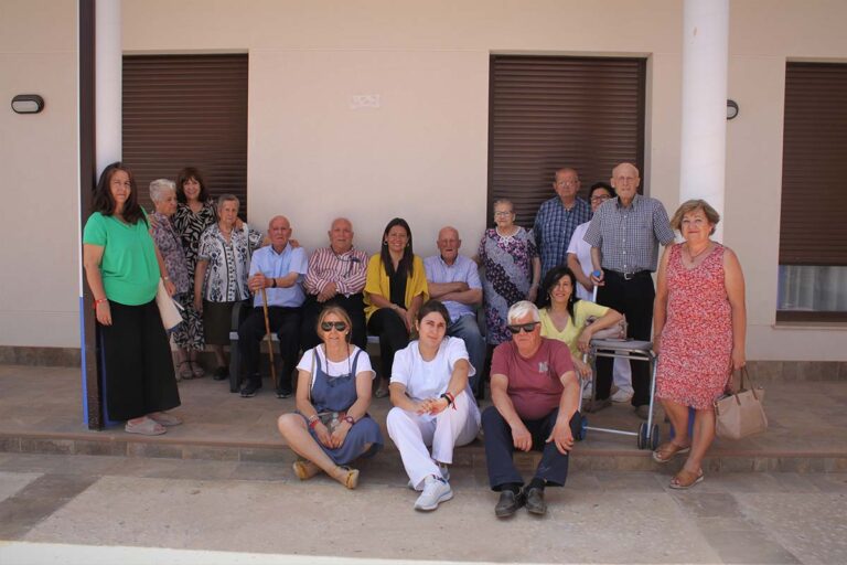 El Gobierno regional refuerza su compromiso con las políticas sociales y la atención a la población mayor en zonas rurales