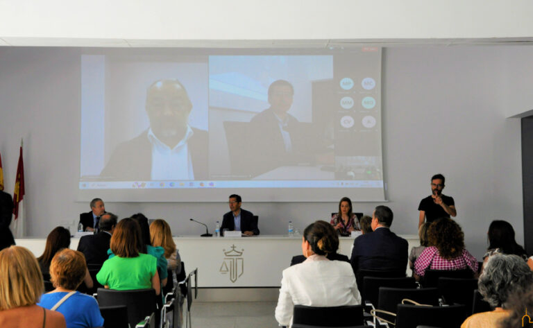 Garde destaca en la presentación de la Cátedra Dependencia y Discapacidad la colaboración intensa de Caballero con la UCLM y su “impresionante lealtad institucional”