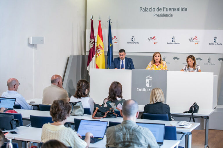 El DOCM publica mañana la convocatoria de becas de libros de texto y comedor escolar, que beneficiarán a más de 100.000 alumnos y alumnas
