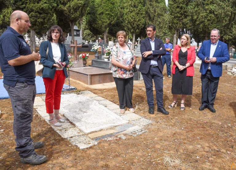 La Diputación de Ciudad Real consigue 390.000 euros para intervenir en las fosas comunes de los cementerios de Manzanares y Ciudad Real