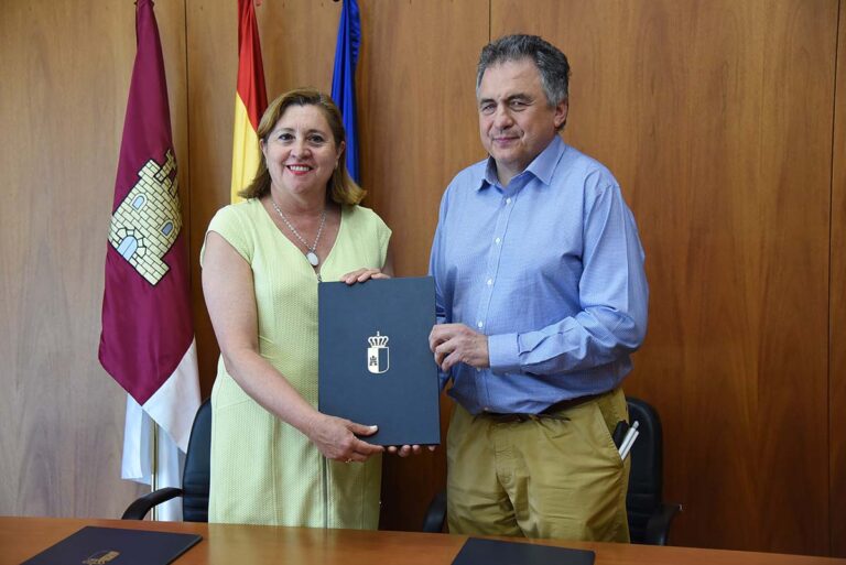 Alrededor de 300 alumnos con deficiencia visual grave se beneficiarán anualmente del nuevo convenio entre el Gobierno regional y la ONCE
