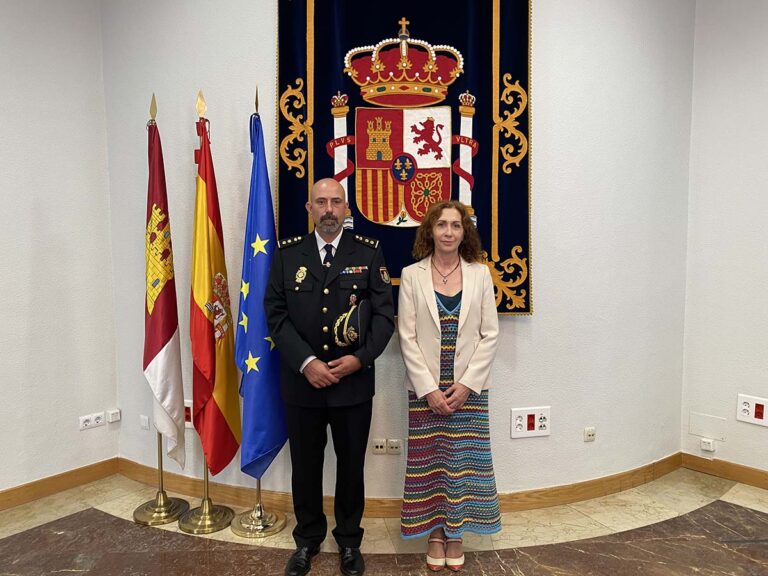 La subdelegada del Gobierno recibe al nuevo jefe de Operaciones de la Comisaría de Policía Nacional en Ciudad Real