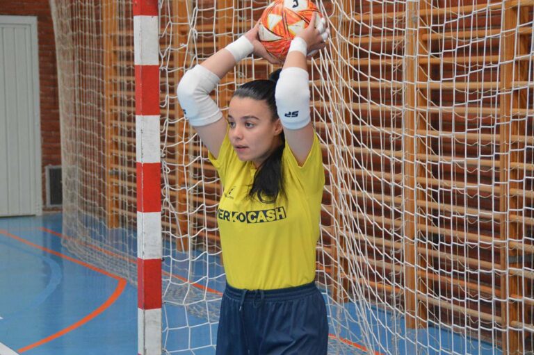 Alba Fernández seguirá siendo el cerrojo del Club Deportivo Salesianos Puertollano