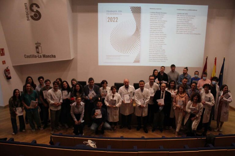 Residentes de Ciudad Real y Puertollano reúnen en un libro sus trabajos de fin de especialidad como primer paso a la investigación