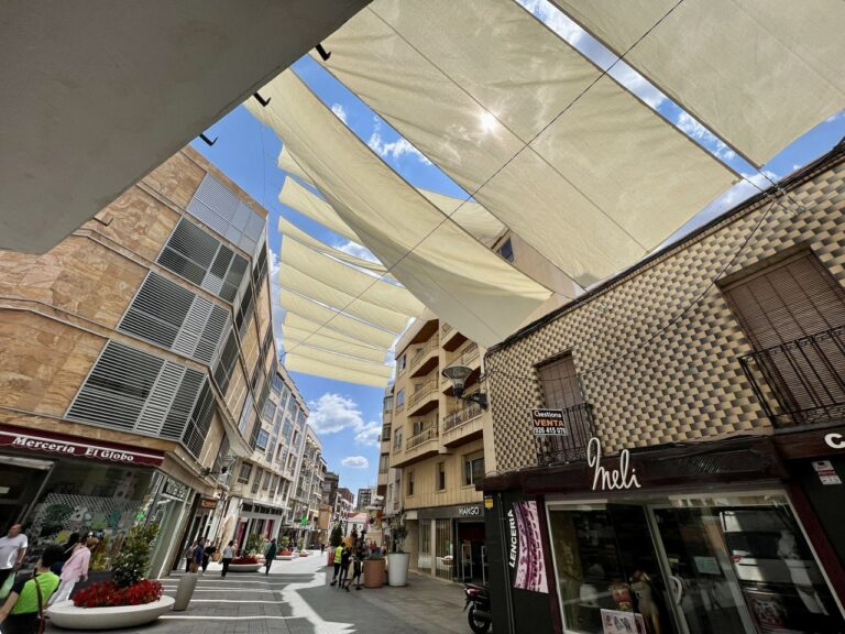 Puertollano cobra luz medieval con su nueva estética entoldada