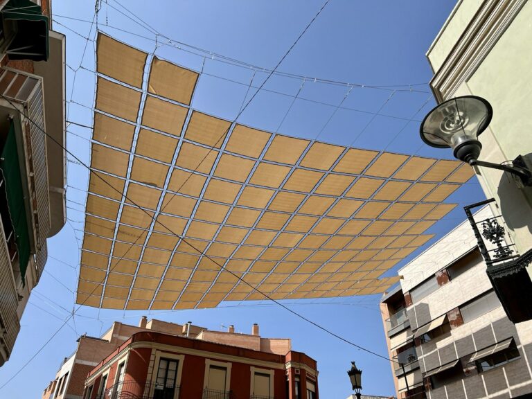 Puertollano: El cielo ajedrezado de la Plaza Villarreal