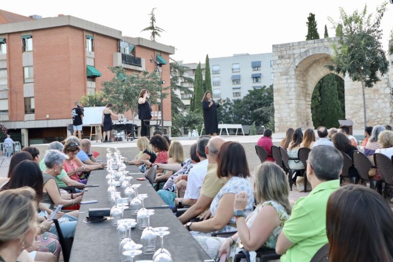 «Cata a la luna»: Vino y cultura en el Arco del Torreón de Ciudad Real
