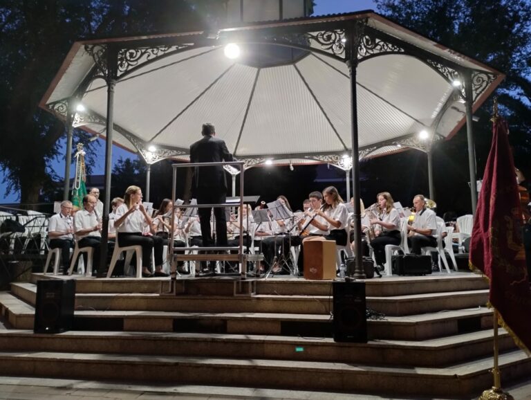 Las bandas de música del Círculo Católico de Torrente y de la Agrupación Musical de Ciudad Real brillaron en los Jardines del Prado