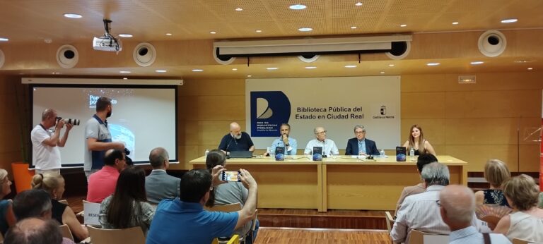 José Luis Loarce presenta ‘Poner por escrito’, una recopilación de artículos periodísticos