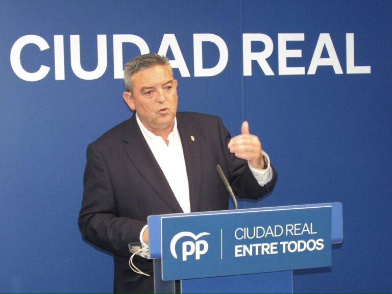 Lucas-Torres se compromete a defender en las Cortes Regionales las prioridades del agua