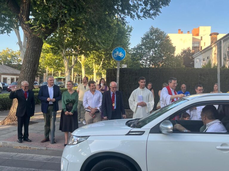 Ciudad Real: Procesión a toque de claxon por San Cristóbal