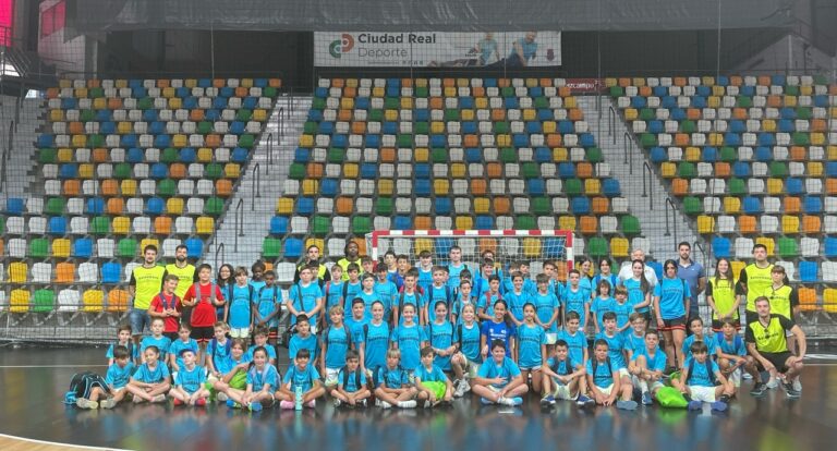 Más de 260 escolares comienzan este domingo su campus de baloncesto y balonmano en Ciudad Real