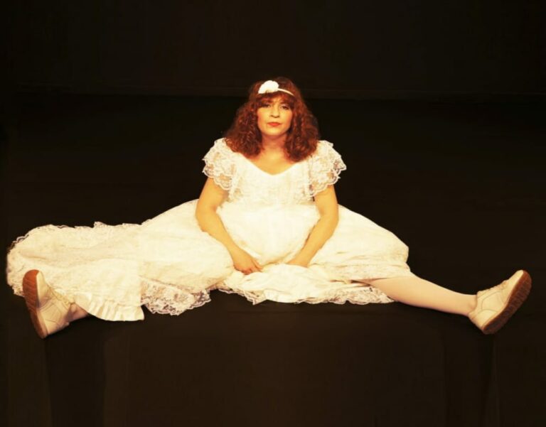 ‘La Maleta’, de Alas Batientes, y ‘Tinder Sorpresa’, de Humo de Colores, este jueves en el Festival Solidario de Teatro de la Sensación